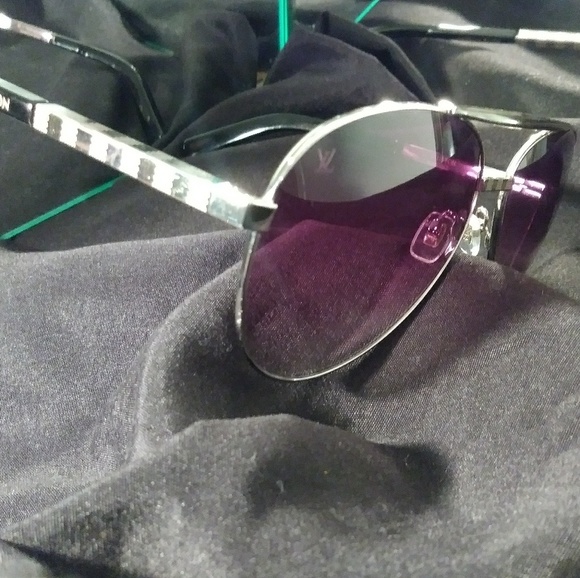 Authentic Louis Vuitton ATTITUDE GOLD z0340u Sungl - Picture 4 of 7